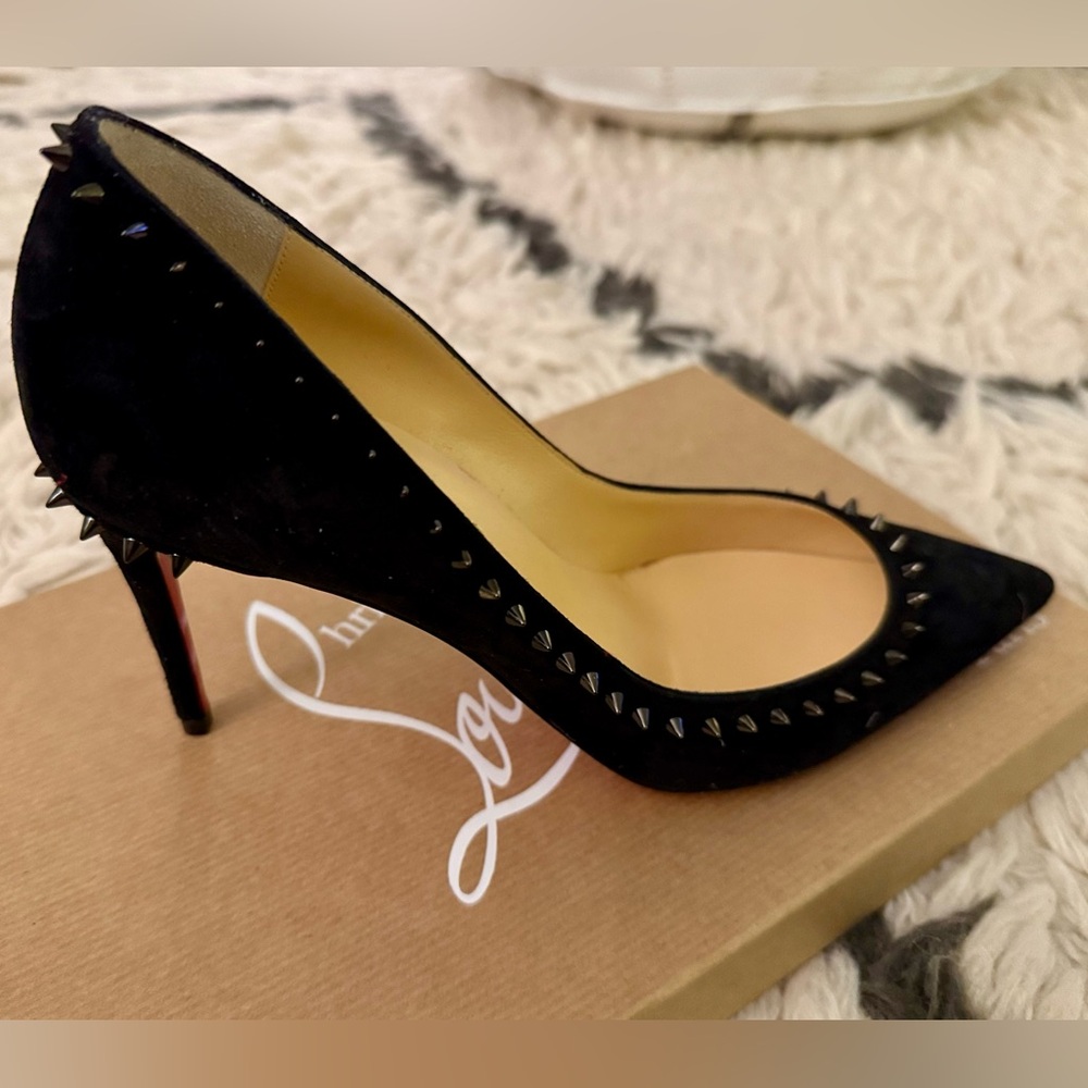 Christian Louboutin Anjalina Studded Pointed Toe Pump - Size 37 (7) - Picture 3 of 8
